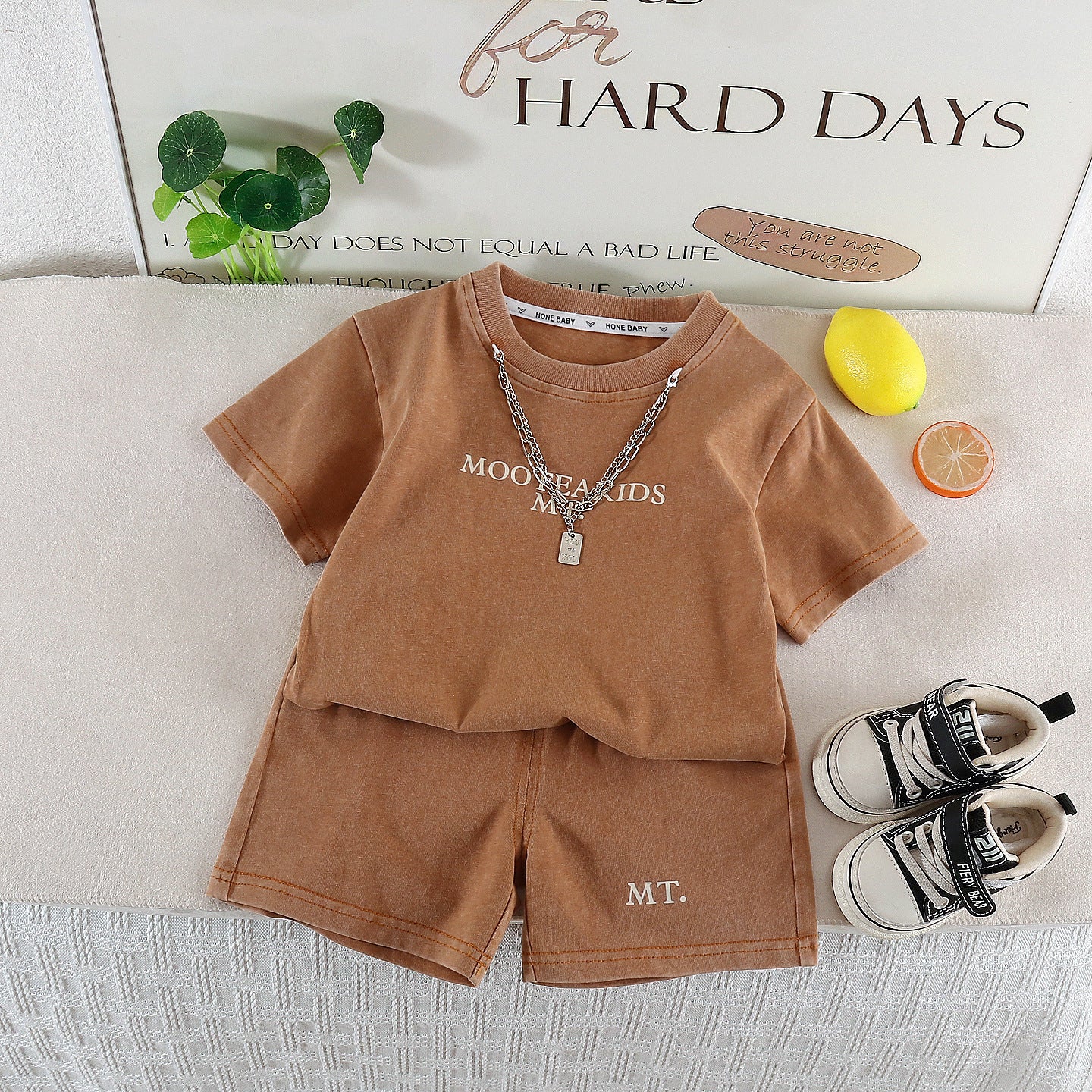 Short sleeved round neck English top and shorts set