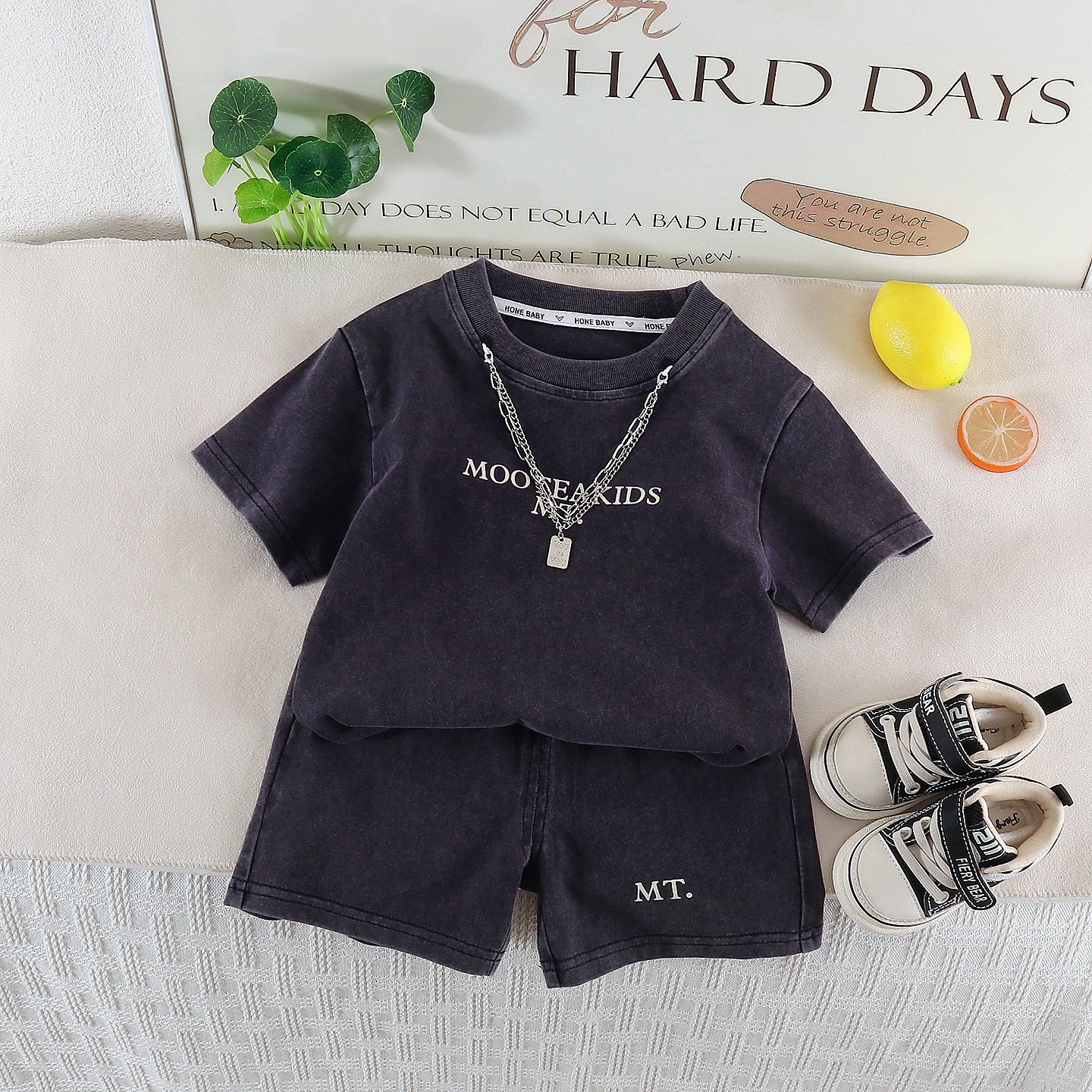 Short sleeved round neck English top and shorts set
