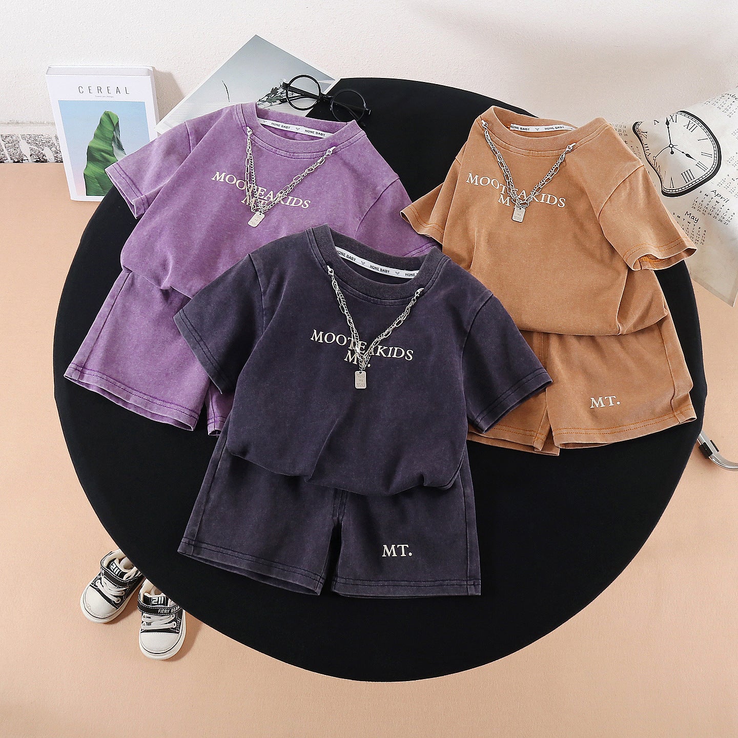 Short sleeved round neck English top and shorts set