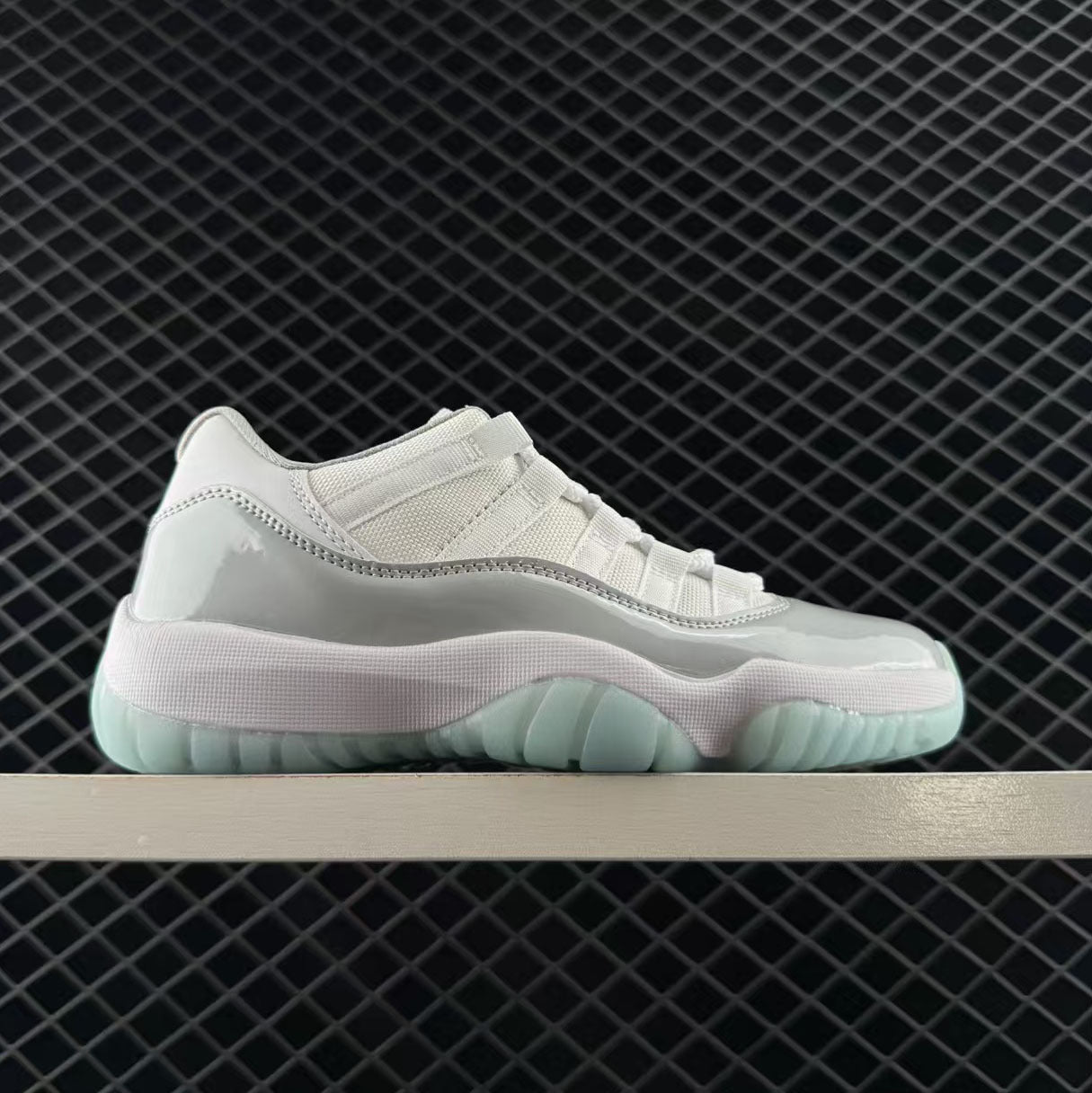 AJ11